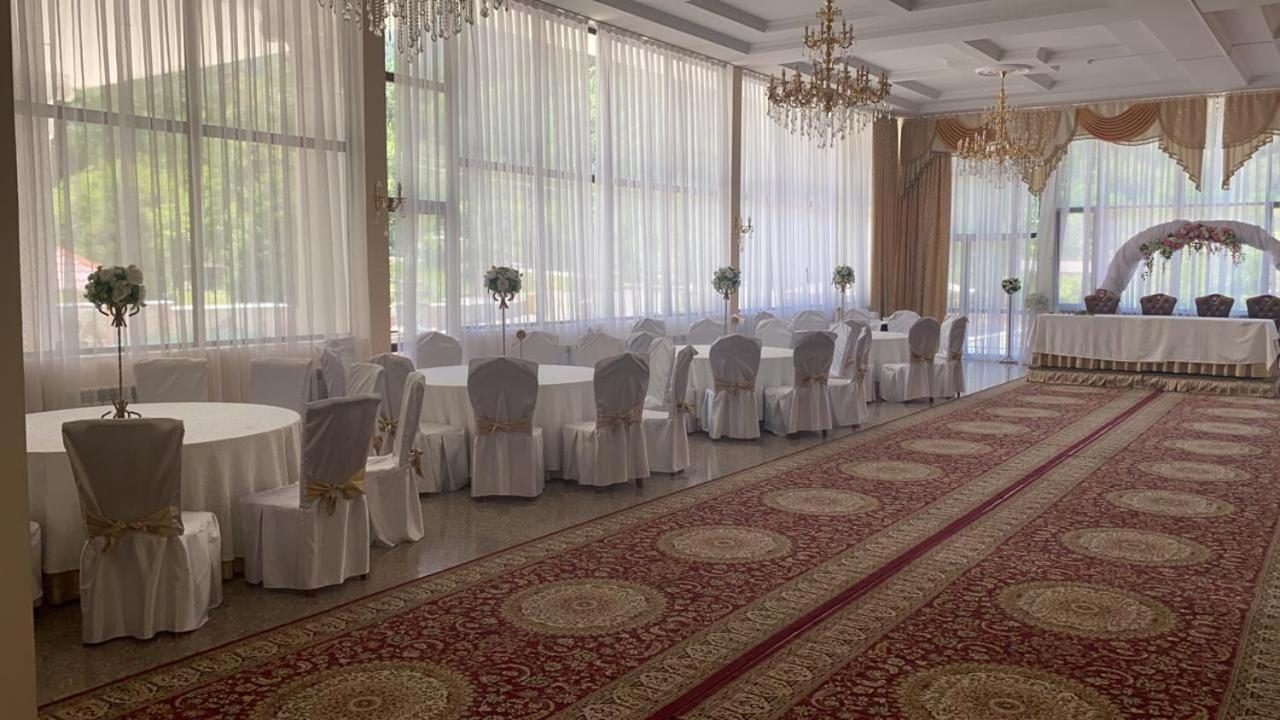 Hotel Эдельвейс à Almaty Extérieur photo