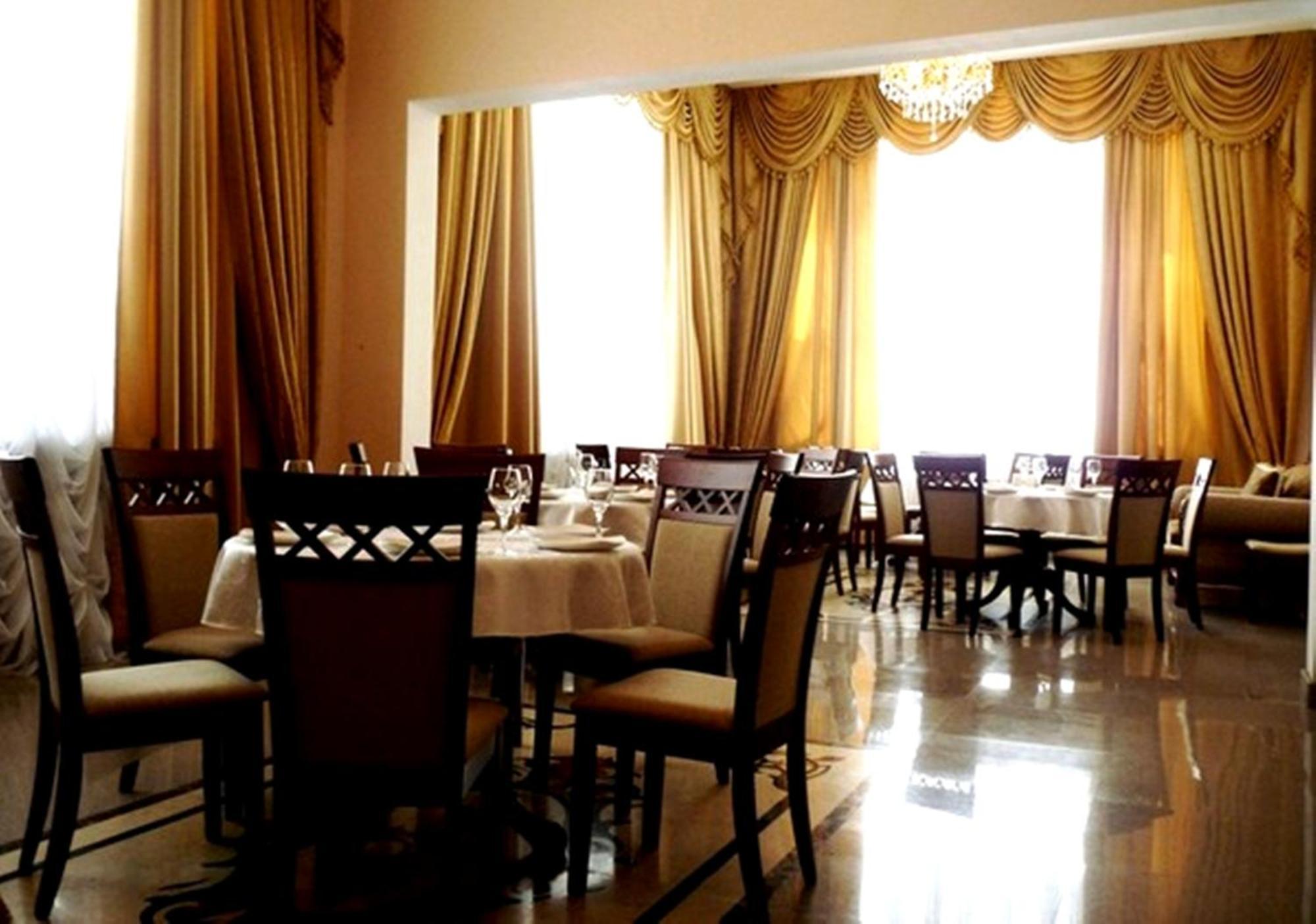 Hotel Эдельвейс à Almaty Extérieur photo