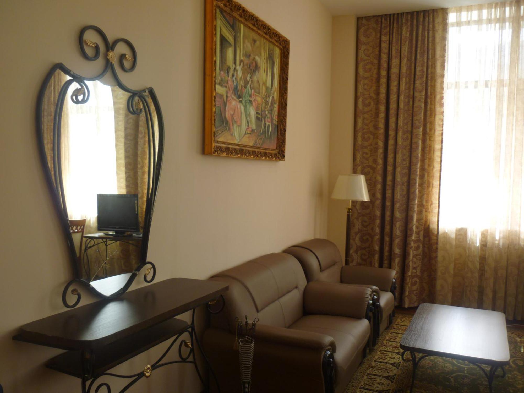 Hotel Эдельвейс à Almaty Extérieur photo