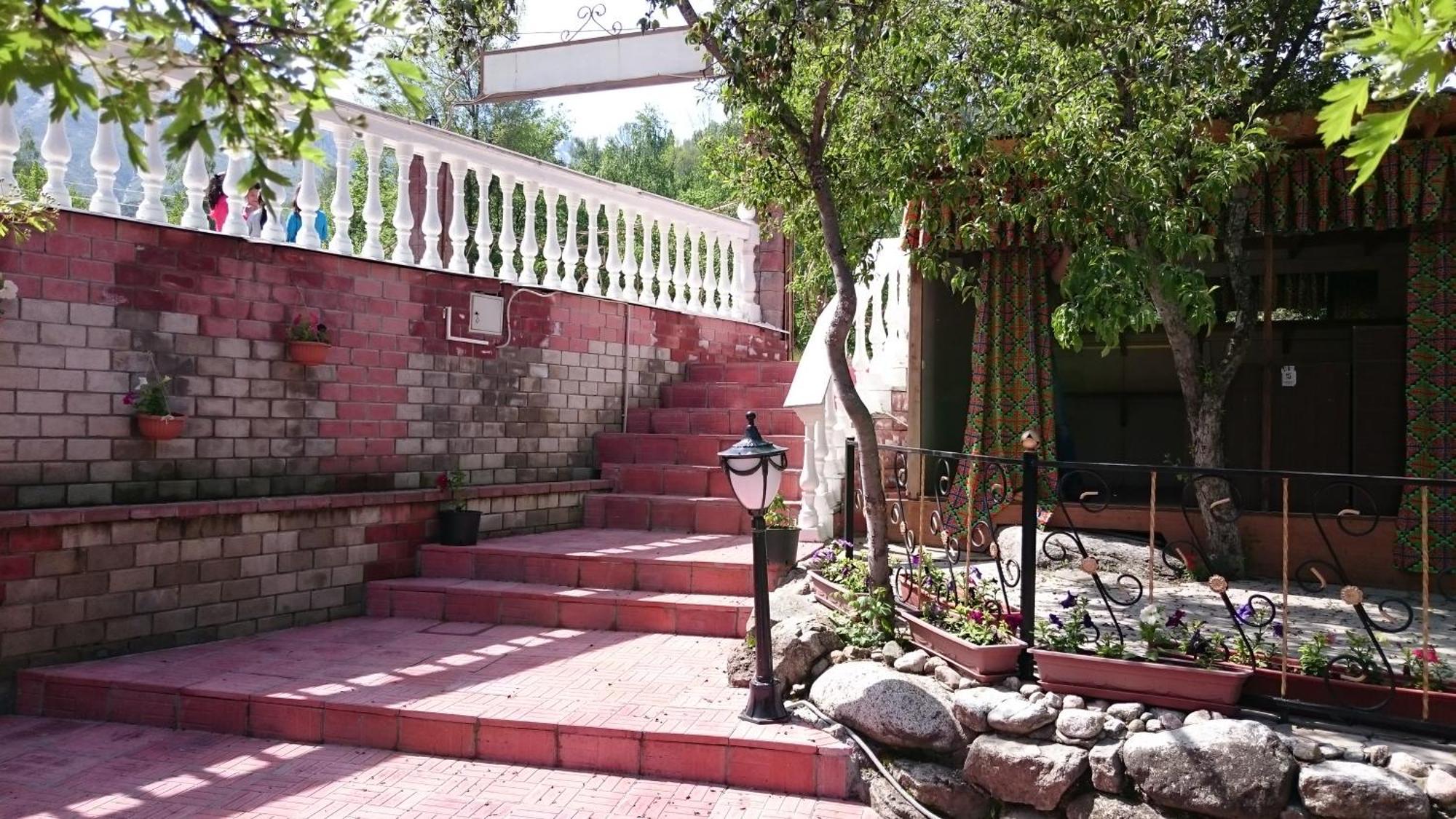 Hotel Эдельвейс à Almaty Extérieur photo