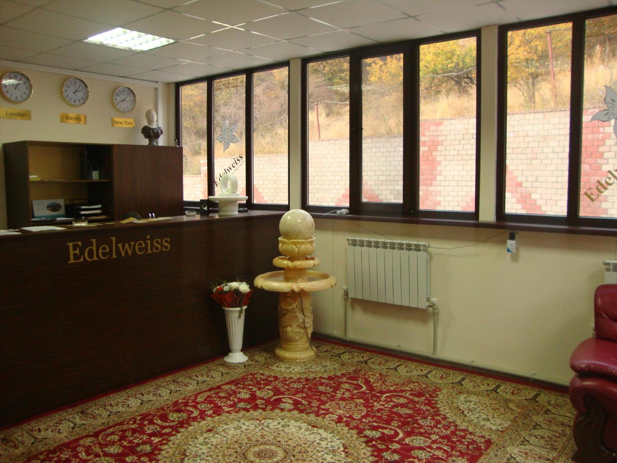 Hotel Эдельвейс à Almaty Extérieur photo