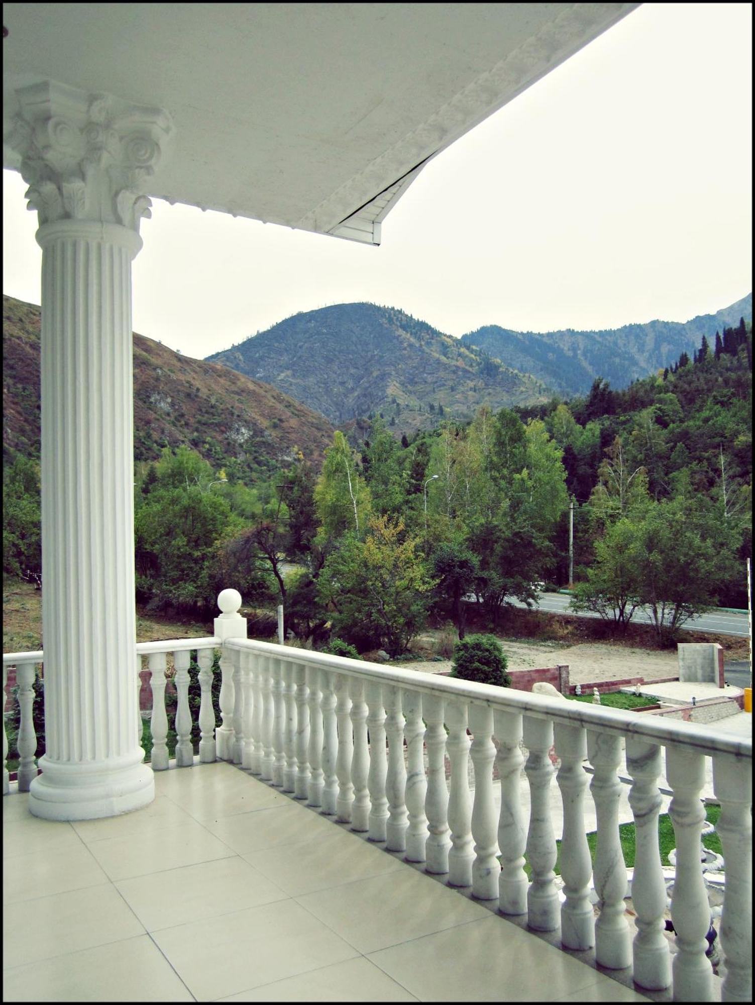 Hotel Эдельвейс à Almaty Extérieur photo